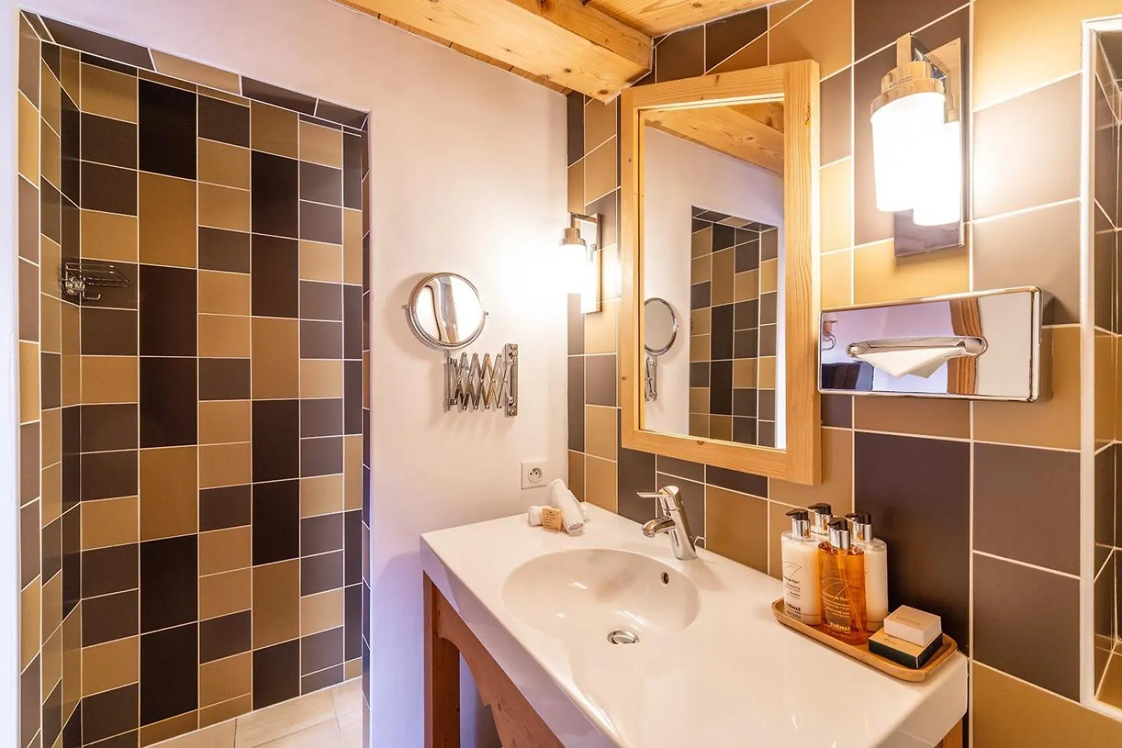 La Maison Hotel Les Peupliers Courchevel