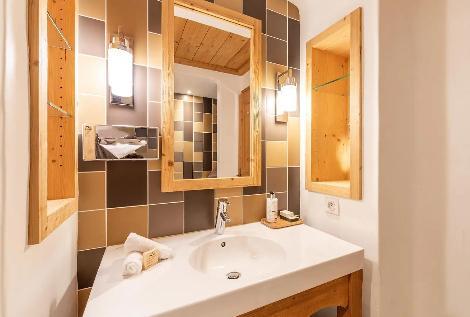 La Maison Hotel Les Peupliers Courchevel
