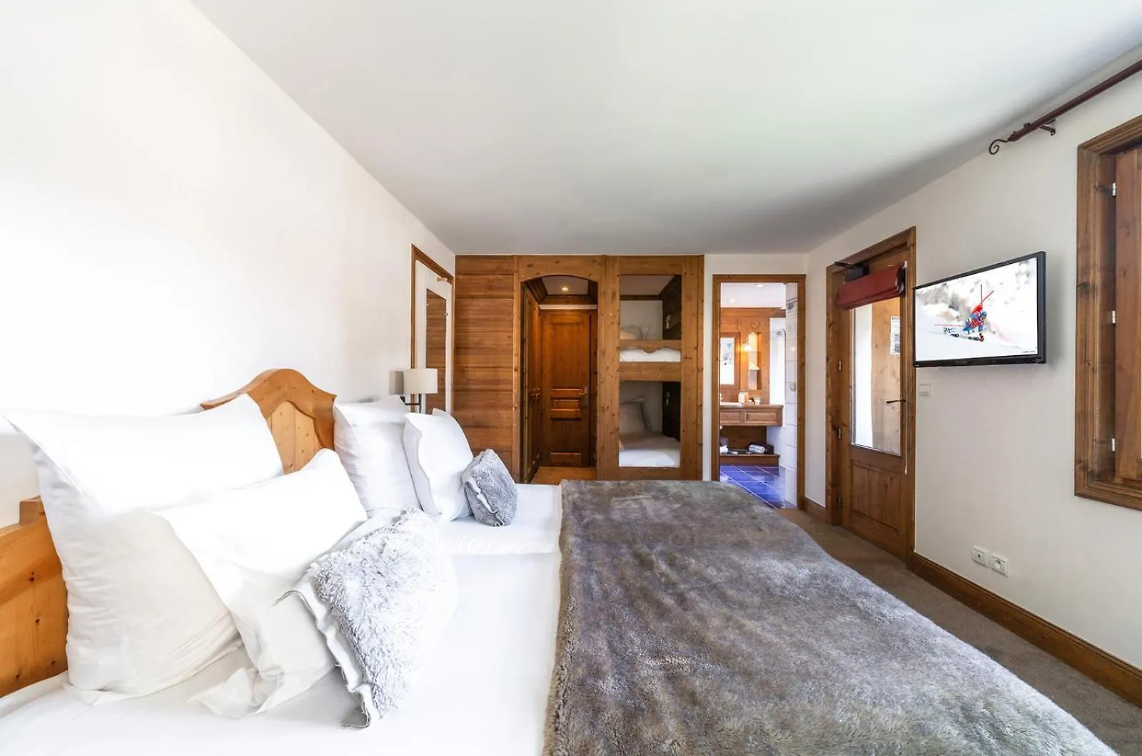 La Maison Hotel Les Peupliers Courchevel 4*,